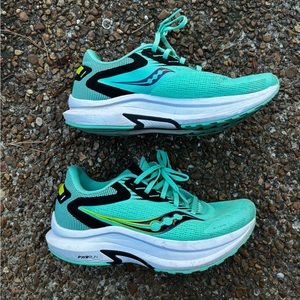 SAUCONY Axon 2